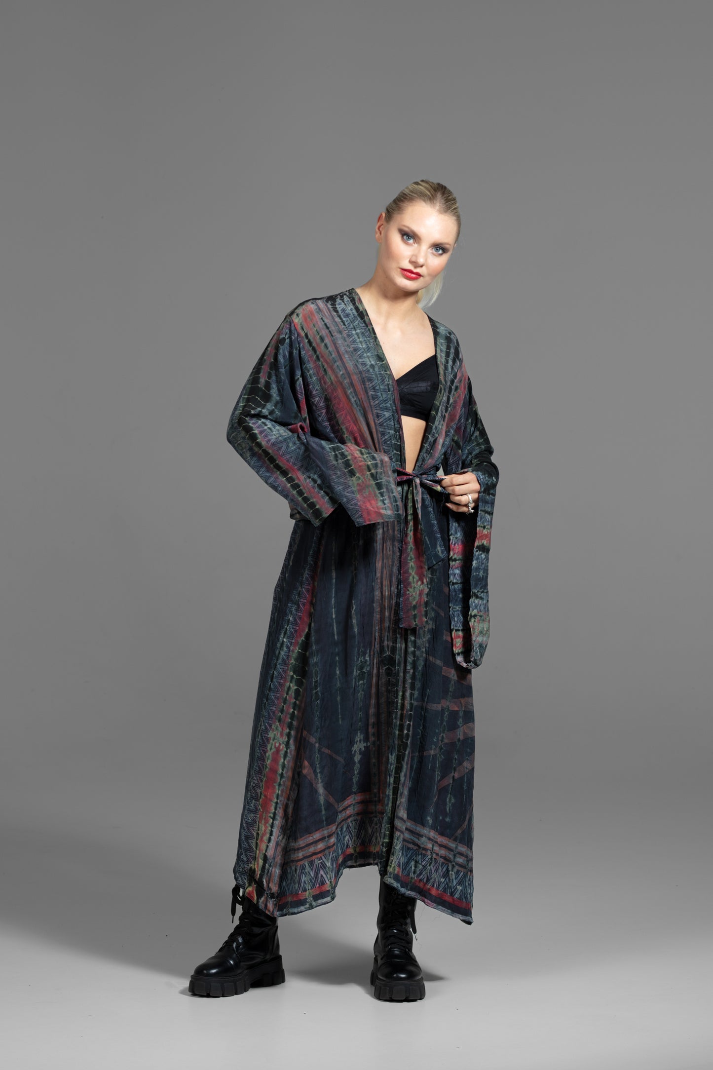 Gaia Kimono red-navy-black patterned