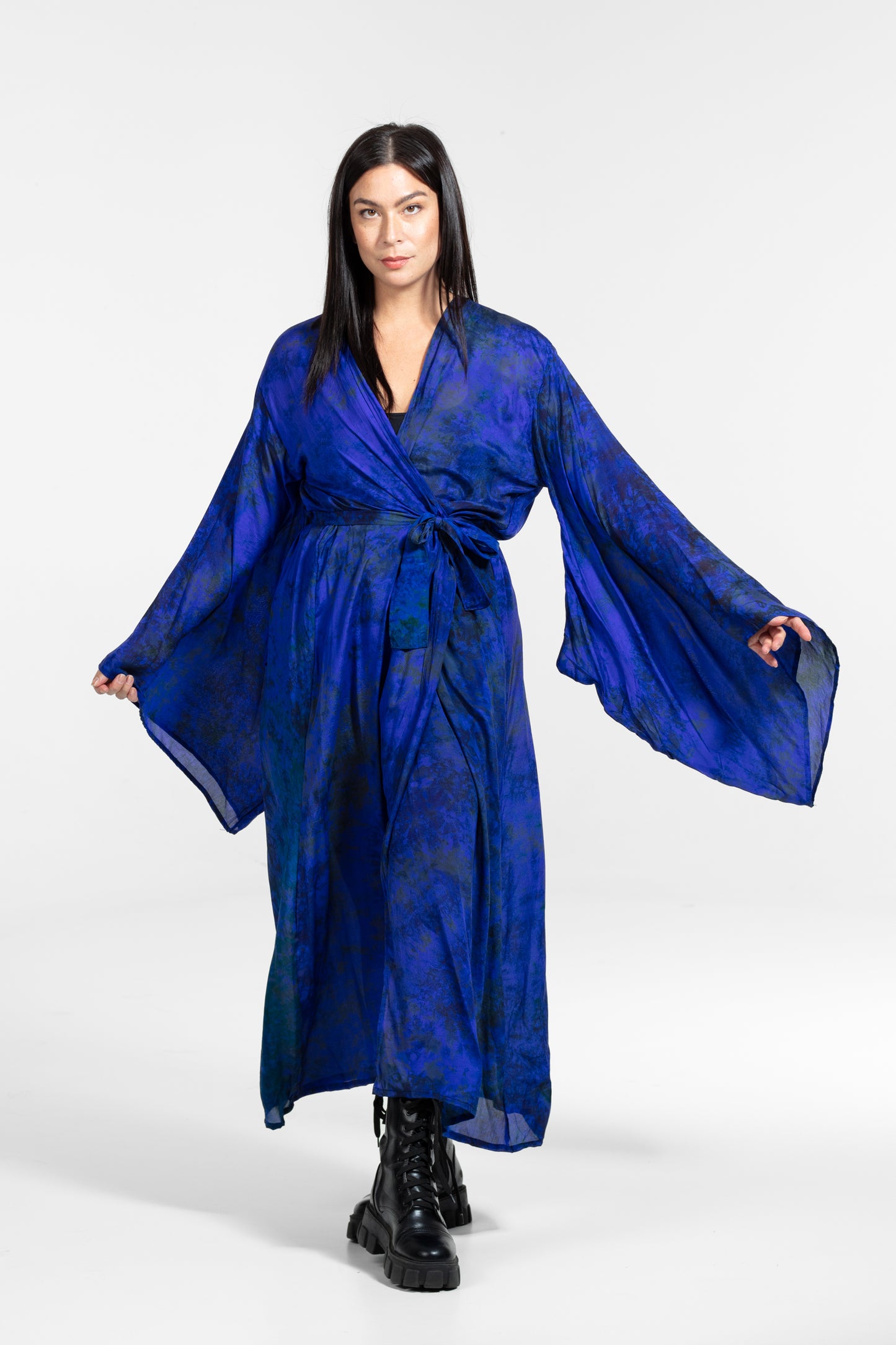 Aura Kimono dunkelblau-schwarz kürzere Passform